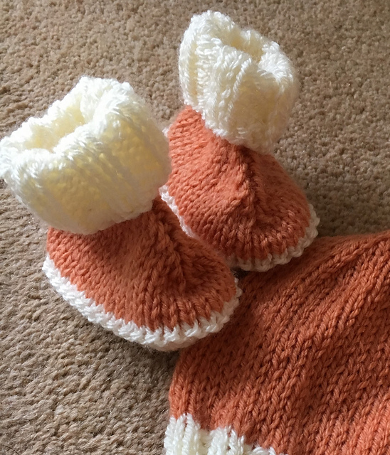 Ravelry LouDoubleKnitter's Baby Booties Hug Orange