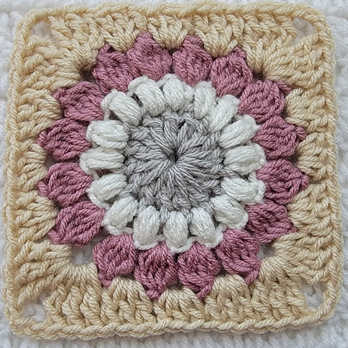 Solstråle Granny Square - Crochet Me Lovely