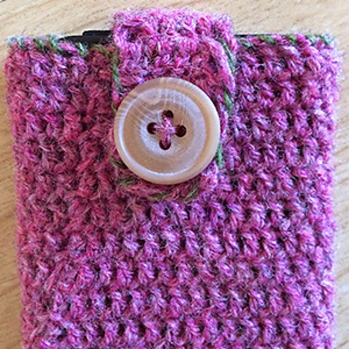 Crochet Mobile Pouch photo 2