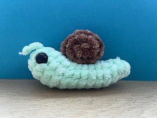 this snail uses chenille yarn to make it fluffy.
