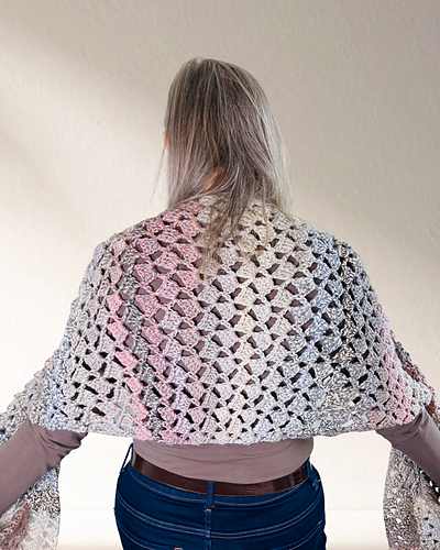 Granny's Tipple Pocket Shawl photo 11