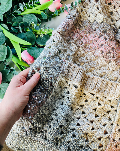 Granny's Tipple Pocket Shawl photo 4