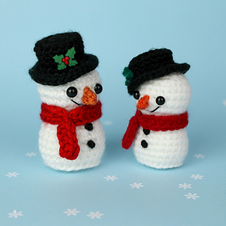 left: worsted yarn & 3.5mm hook, right: DK yarn & 3mm hook