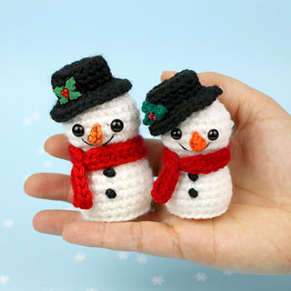 left: worsted yarn & 3.5mm hook, right: DK yarn & 3mm hook