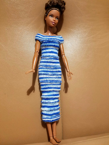Min første strikk Barbie-kjole - SafiyaA