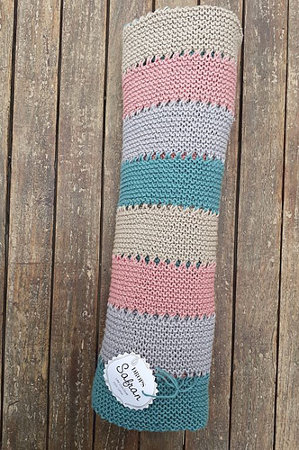 Reversible Garter Pram Blanket photo 2