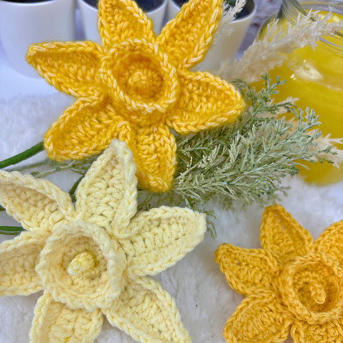 Stash Yarn Daffodil Flower