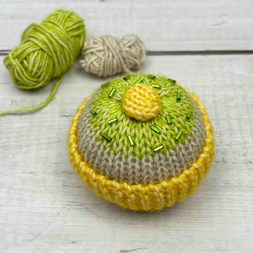 Easy Knitted Cupcake