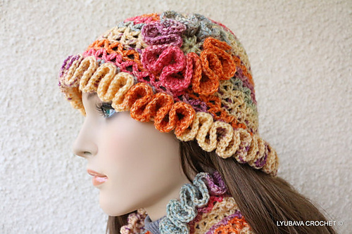 Ravelry: Women's Hat With Flower "Happy Autumn Colors" pattern by Milimagfa