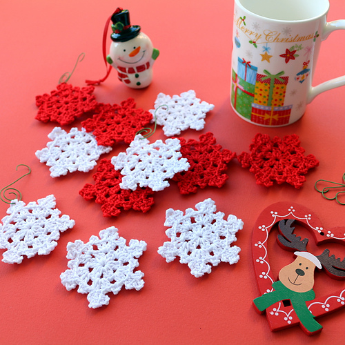 Ravelry: Easy Crochet Mini Snowflake pattern by Milimagfa