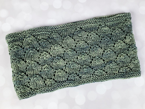 Ravelry: Aspen Leaf Cowl pattern by Mary Beth Temple