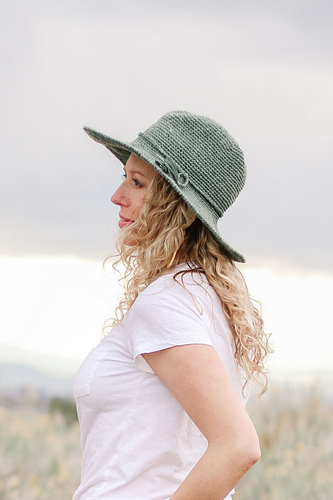 Cleo bredskygd lue - Jess Coppom