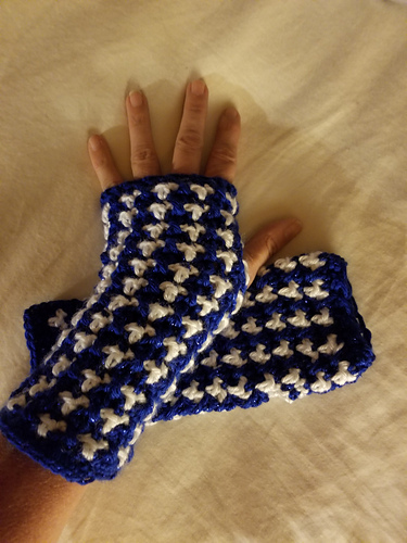Birds of a Feather Fingerless Gloves photo 2
