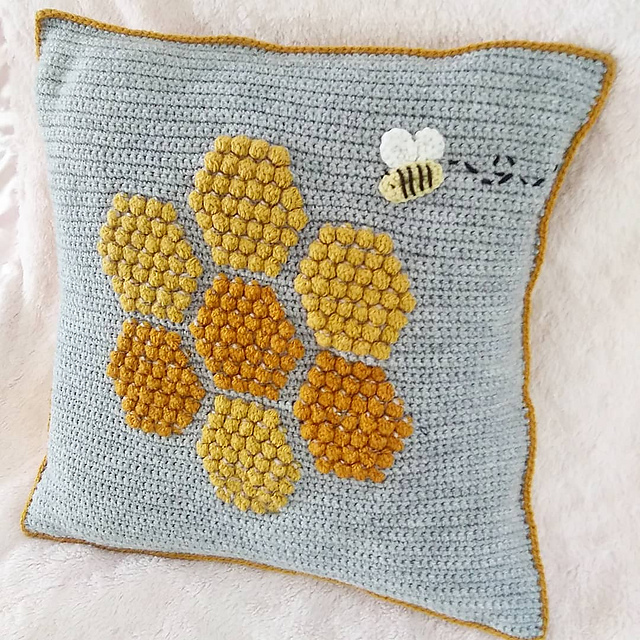 Ravelry Cushion Cover pattern by Jen Hill