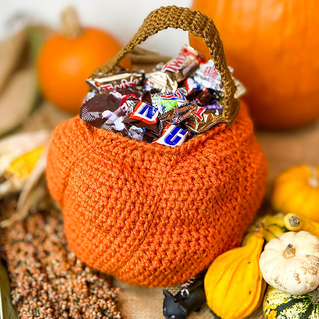 Ravelry Halloween Trick or Treat Bag pattern by Viana Boenzli