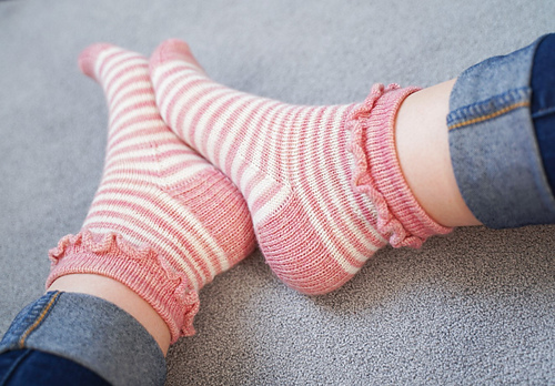 Ravelry: Striped Ruffle Socks pattern by Maria