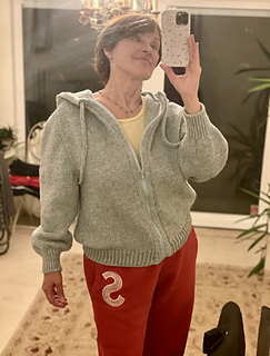 Marie is wearing size 5 SF