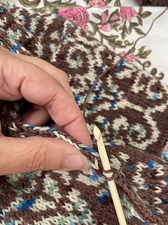 Enjoy the steeking with crochet ! Really !!! 