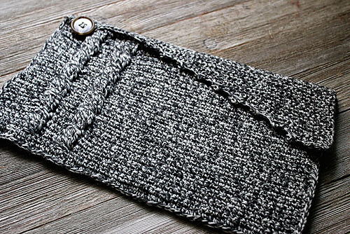 Cabled Clutch photo 1