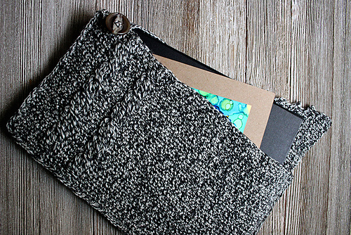 Cabled Clutch photo 5