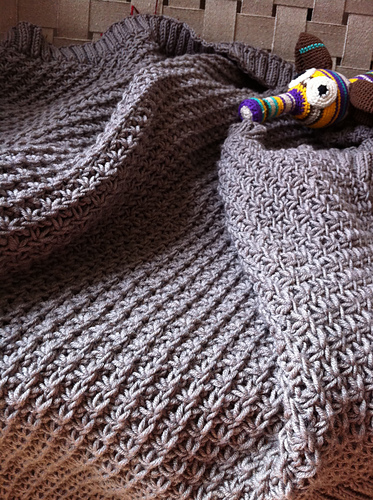 Babytæppe i daisy-stich/ Baby blanket in daisy stich photo 2