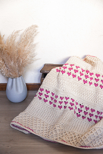 Pattern Print Heart Blanket