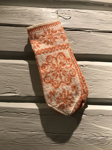 Stor rose votter - Ann-Catrin Sjåmo