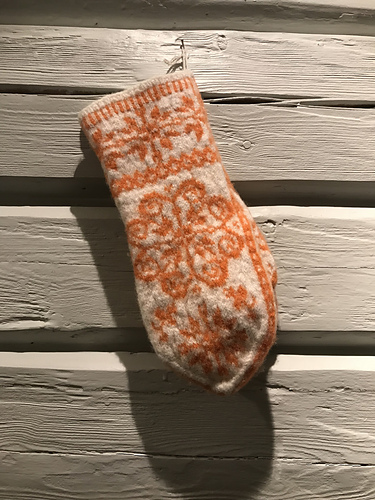 Stor rose votter - Ann-Catrin Sjåmo