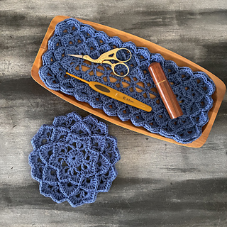 The coaster shown here is made using rounds 1-10 of Dahlia Bloom and is not included in the purchase of Facets 