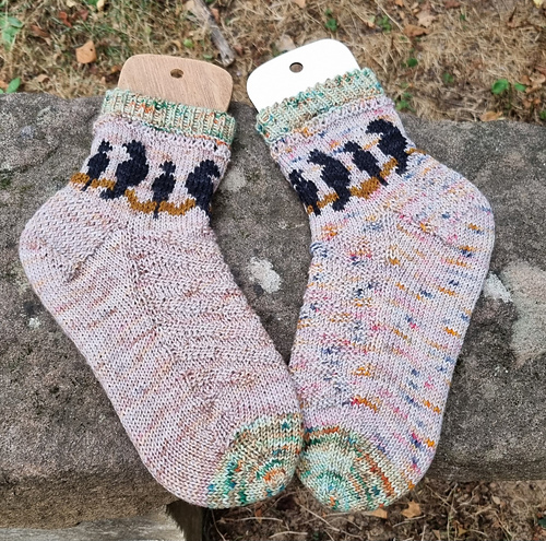 Ravelry: Sur la branche pattern by Mellanee Design