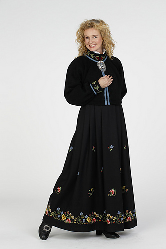 Bunadskofte Gudbrandsdalen festdrakt - Merete Norheim Strikkedesign