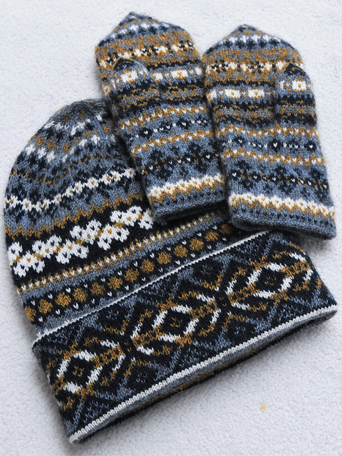 Ravelry: Double Up pattern by Angela Sixian Wu