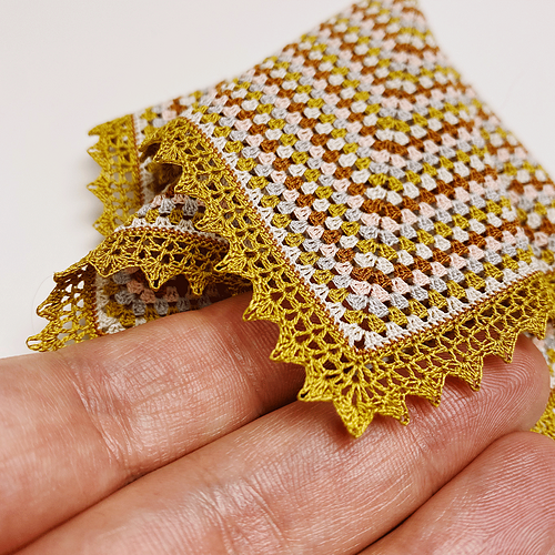 Ravelry Miniature Infinity Granny Square Blanket pattern by MissXade