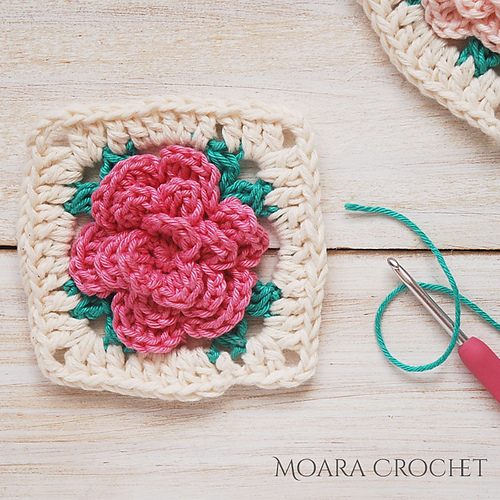 Rose Granny Square photo 4