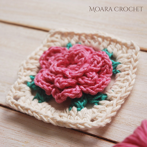 Rose Granny Square photo 2
