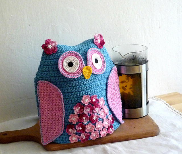 Ravelry Owl Tea Pot Cozy pattern by Monika Mrozkova