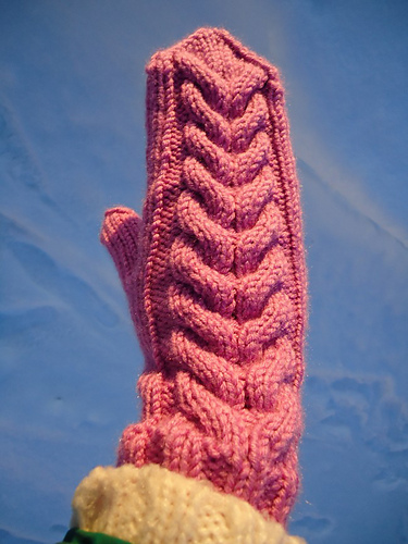 Ravelry: Adorable Cabled Mittens pattern by Sini Huupponen