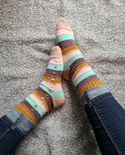 Ravelry: Little Shell Socks pattern by Natasha Kaitlin