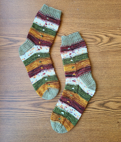 Ravelry: Little Shell Socks pattern by Natasha Kaitlin