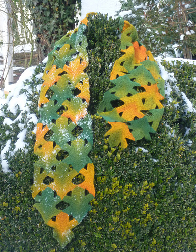 FALLING LEAVES SCARF