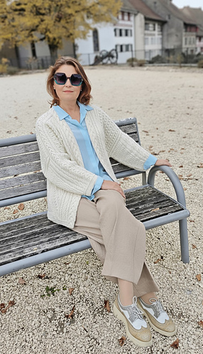 
Soft smart-casual
For a smart casual look, wear the cardigan over a silk or cotton blouse with wide leg trousers in beige, taupe or grey, and finish with loafers or brogues and a structured handbag.


