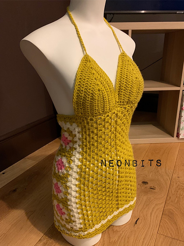 Mini granny square kjole - neon bits