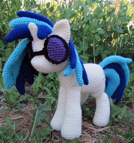 Vinyl Scratch Min Lille Pony - Nerdy Knitter Designs