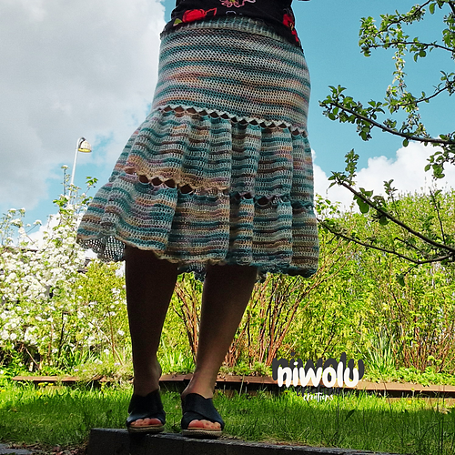 Flowy knee-length skirt