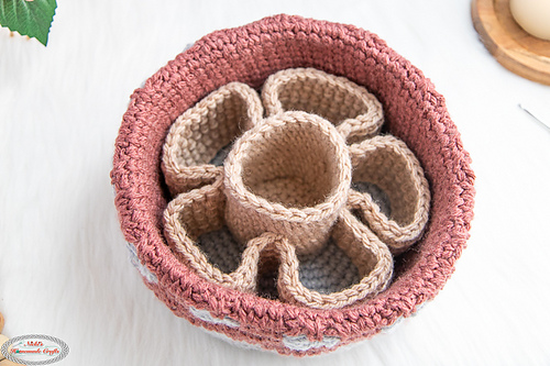 Heart Basket with Flower Divider photo 3