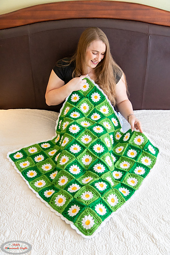 Daisy Granny Square Blanket - Nicki's Homemade Crafts