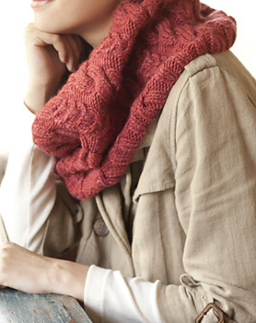 Ravelry Aran neck warmer pattern by Kyoko Tsuritani (釣谷京子)