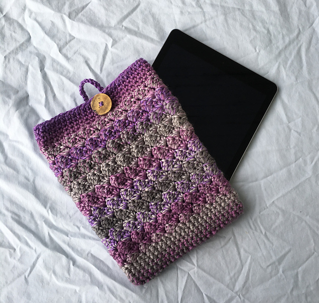 Ravelry Tablet Cover pattern by Dawn M Castillo