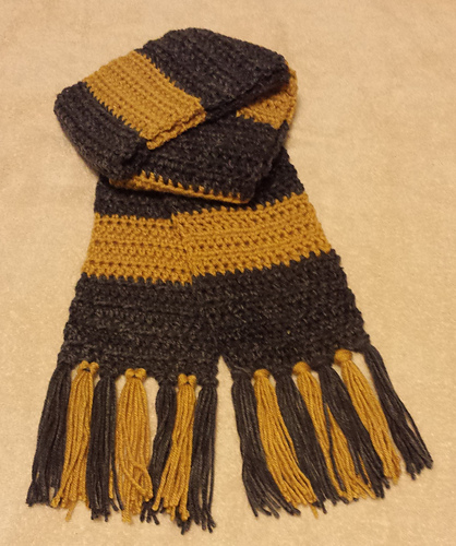 Fantastiske Dyr Hufflepuff-sjal - NoGrinchHere
