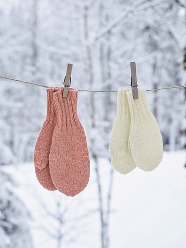 316-9 Ensfargede votter - Rauma Garn